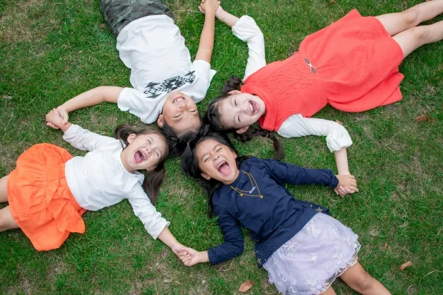 元気いっぱいの子どもの画像