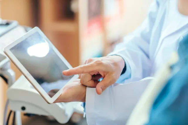 当院のマウスピース矯正について説明する画像